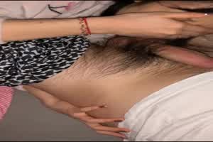 调教学生妹第一次口交就含住不放  背景图片