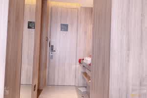 无良医生欺骗内射 少女的淫乱治疗  背景图片