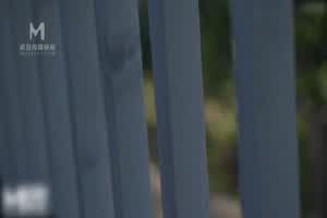 莫云雪 别人强奸我捡便宜  背景图片