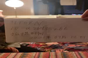 91大神 小马哥调教大二学妹挑战在楼道上打炮 惊险又刺激  背景图片