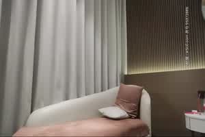 小宝寻花深夜场约了个高颜值气质妹子啪啪，舌吻互摸口交上位骑乘侧入猛操呻吟很嗲  背景图片