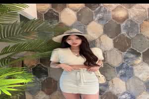 刺青正妹在出租屋与男友啪啪曝光  背景图片