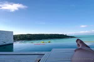 台湾美女kimmy与你海边度假  背景图片