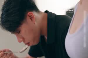 麻豆传媒 叔叔是加藤鹰之手！小侄女爱不释手  背景图片