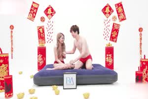 皇家华人 红白性能大赏湿湿黏黏滑滑大作战  背景图片