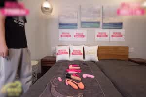 精东影业 广濑流奈 情趣用品真人访问  背景图片