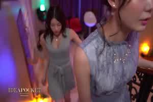 梦幻泡泡浴里的雪白天使  背景图片