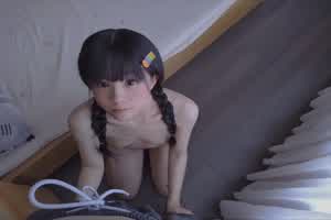 卡哇伊小萝莉吃20多厘米长的大鸡巴  背景图片