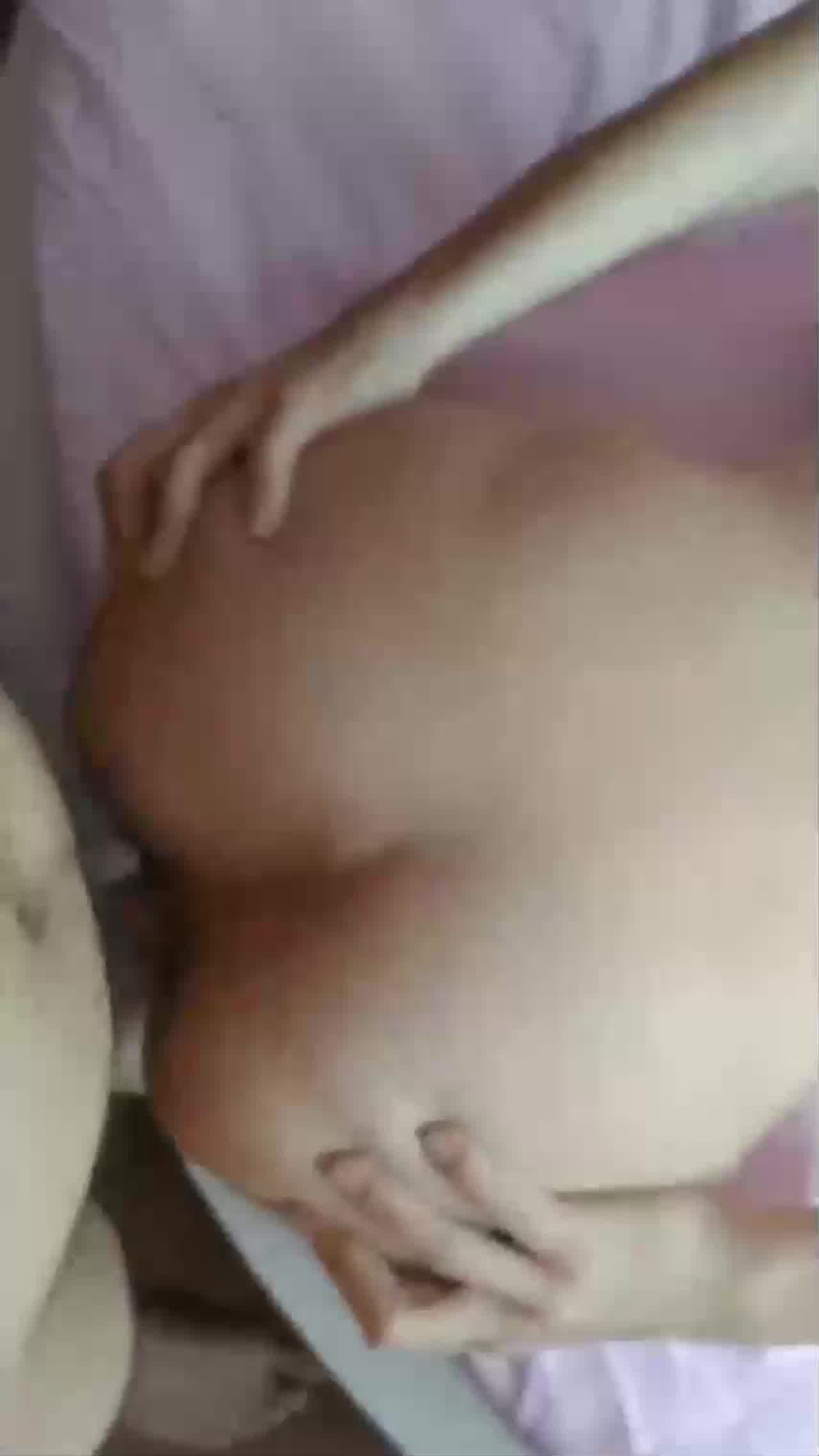  和高三小母狗的肛交。女：说不上来，感觉，感觉感觉好棒，啊啊啊啊_男：以后还要不要主人操屁眼，你他妈的 的剧照4