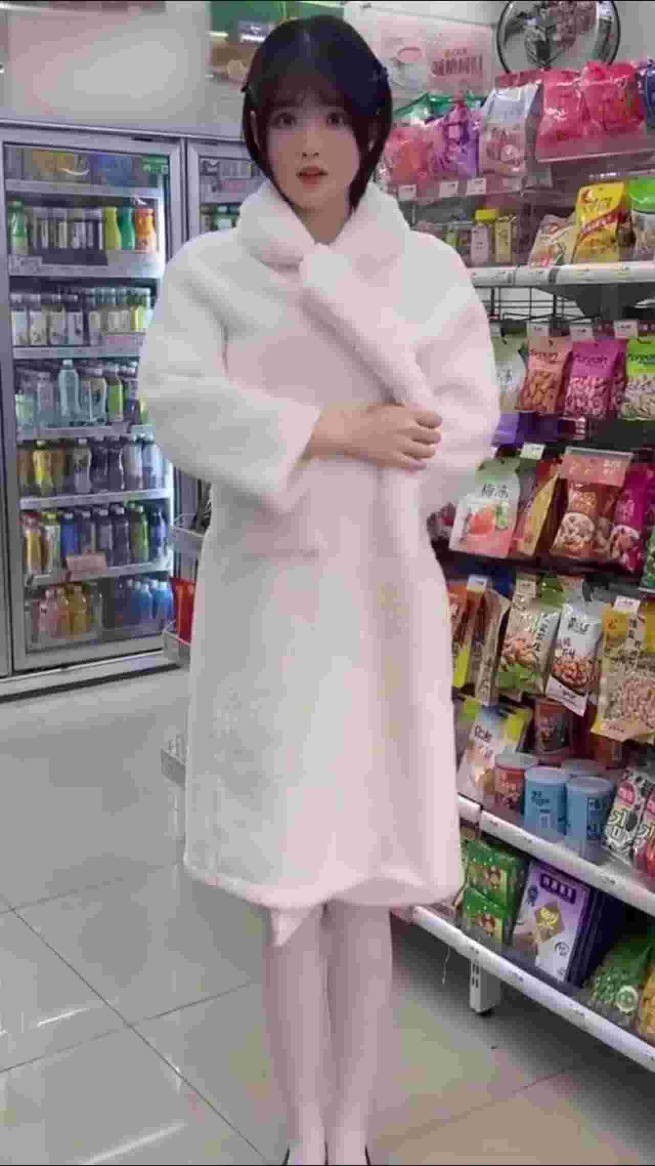  【反差母狗】见男友小tips巨乳萝莉 的剧照7