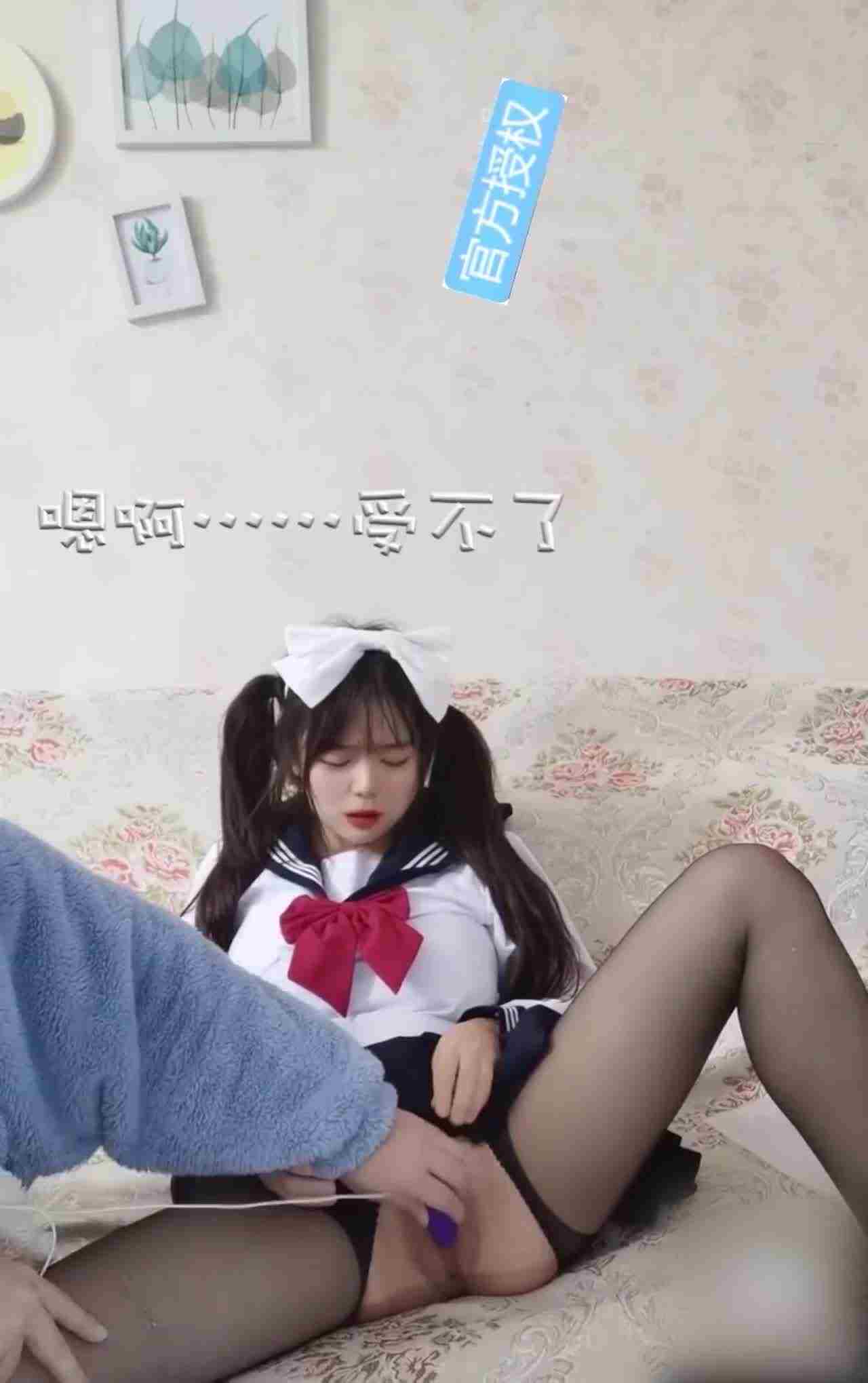  巨乳学妹妹被老师诱惑啪啪 的剧照10