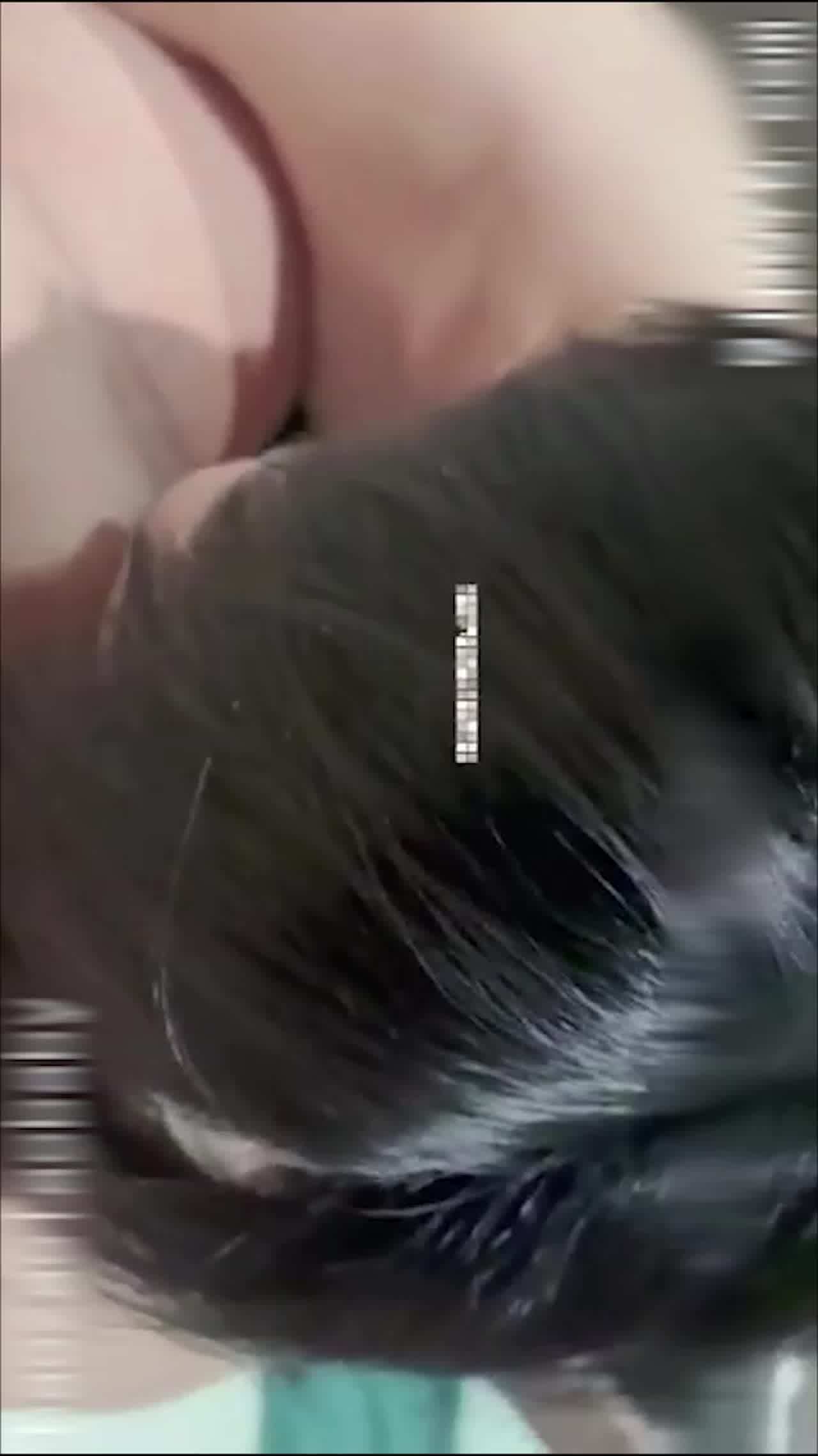  顶级绿帽老婆又美又骚被单男干翻老公越是兴奋！ 的剧照10