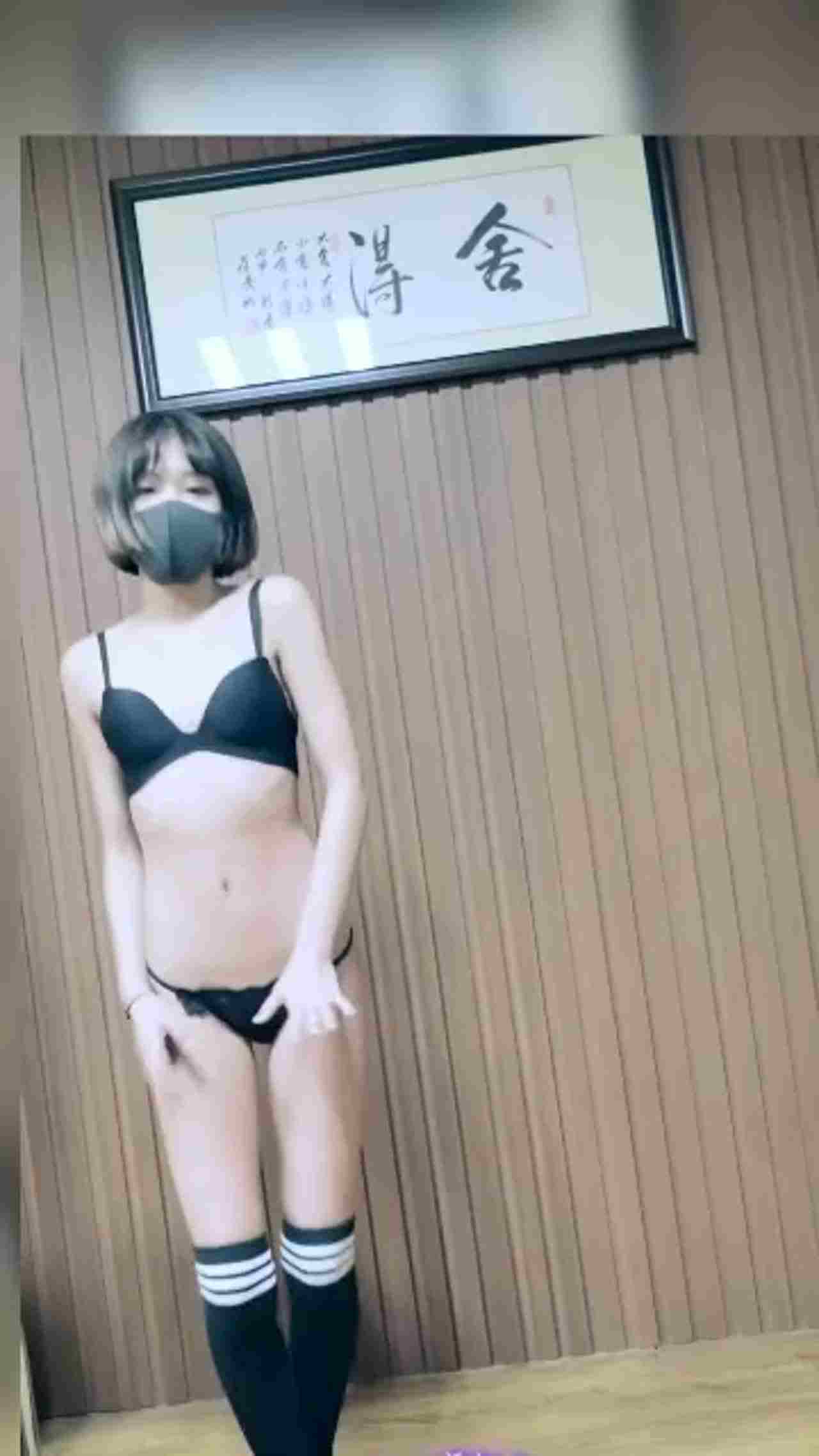  抖音网红舍得妹钰儿极品苗条身材，脱衣全裸抖音劲歌热舞6 的剧照8