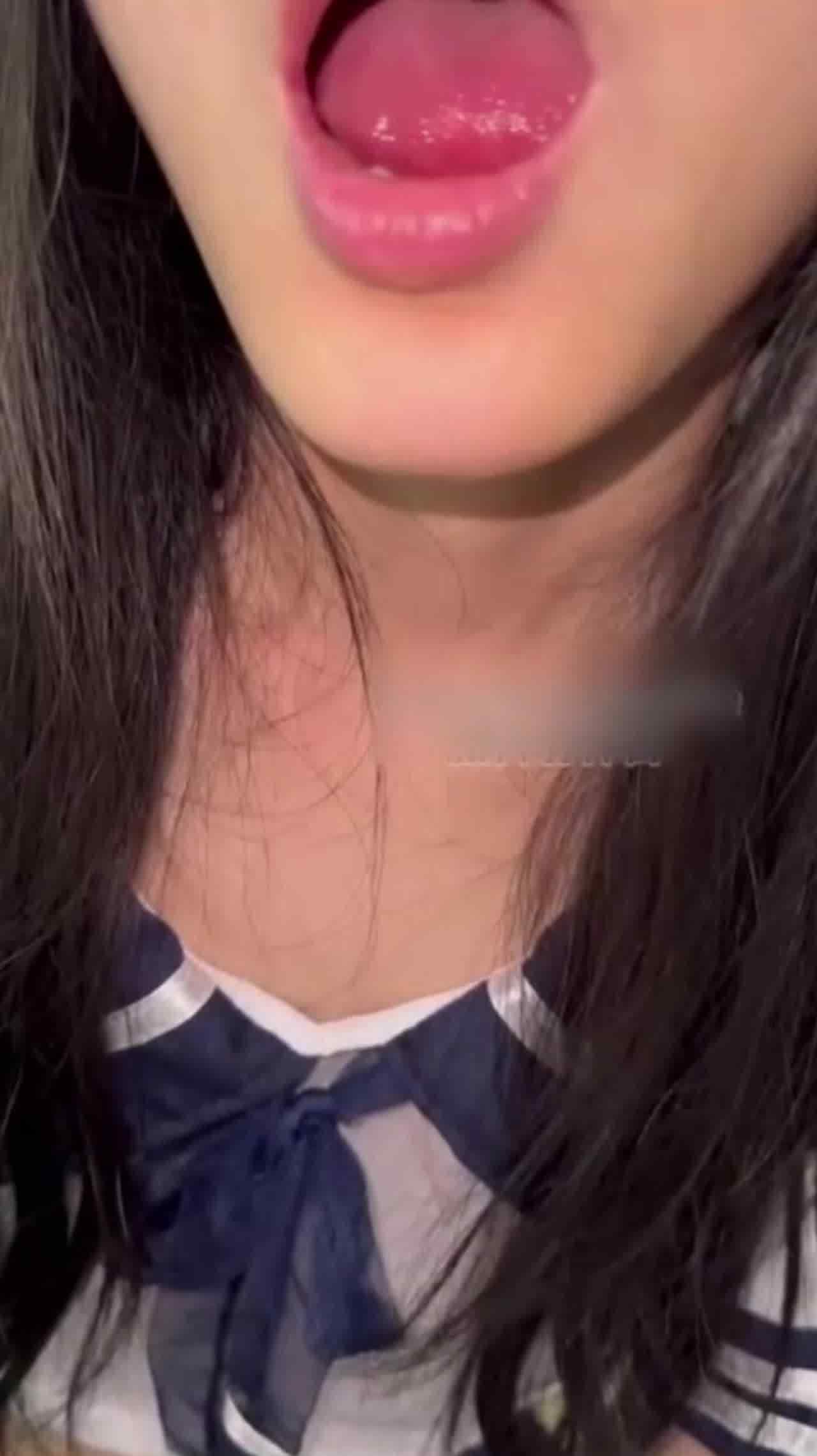  【主人超你射精液，你拿精液做美食】调教母狗圣水精液泡食物，颜射拉丝，精液盛宴带着食物细细品尝！ 的剧照8