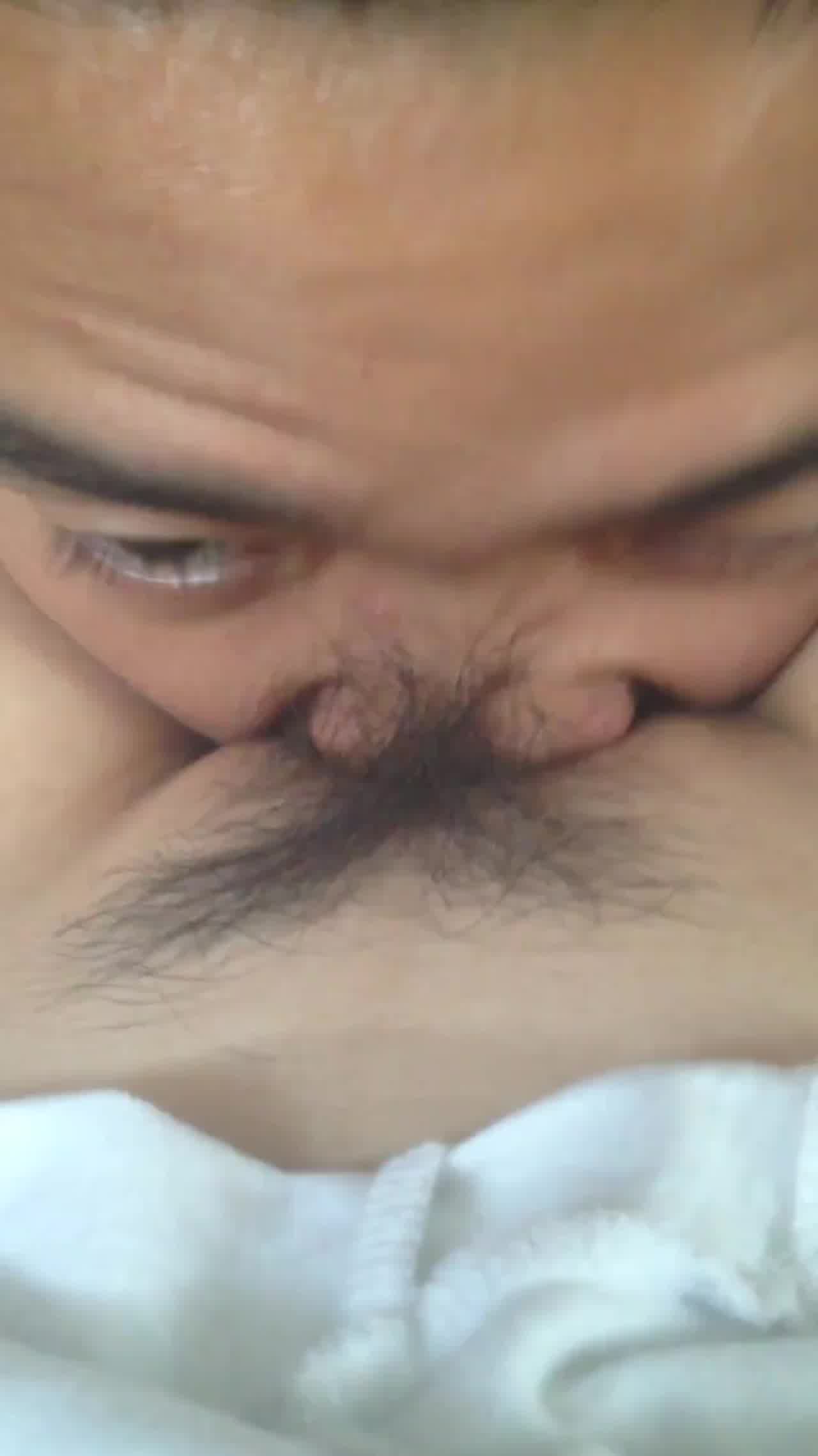  小伙子喜欢舔逼 的剧照3