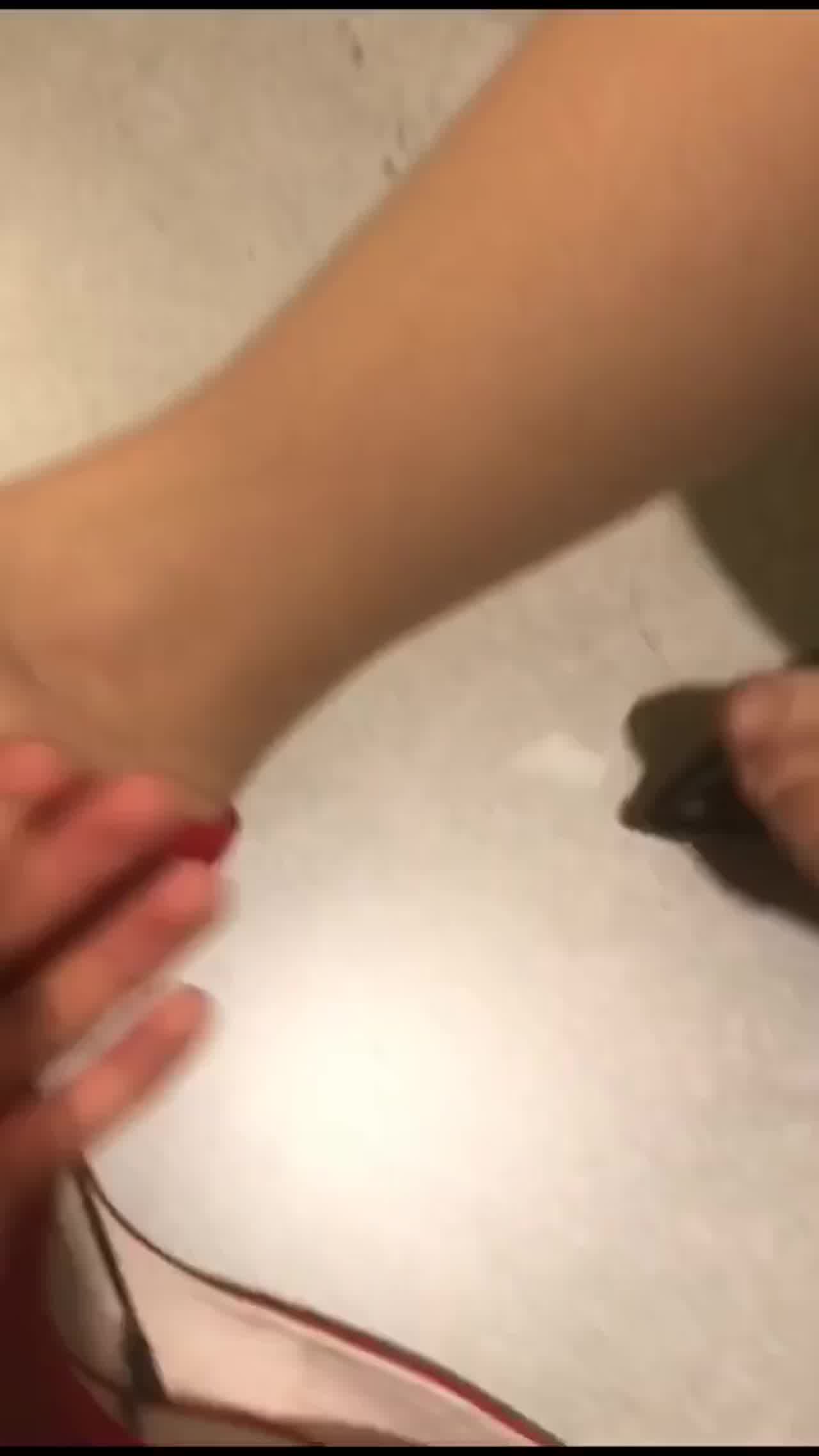  想舔空灵小姊姊脚指缝 的剧照5