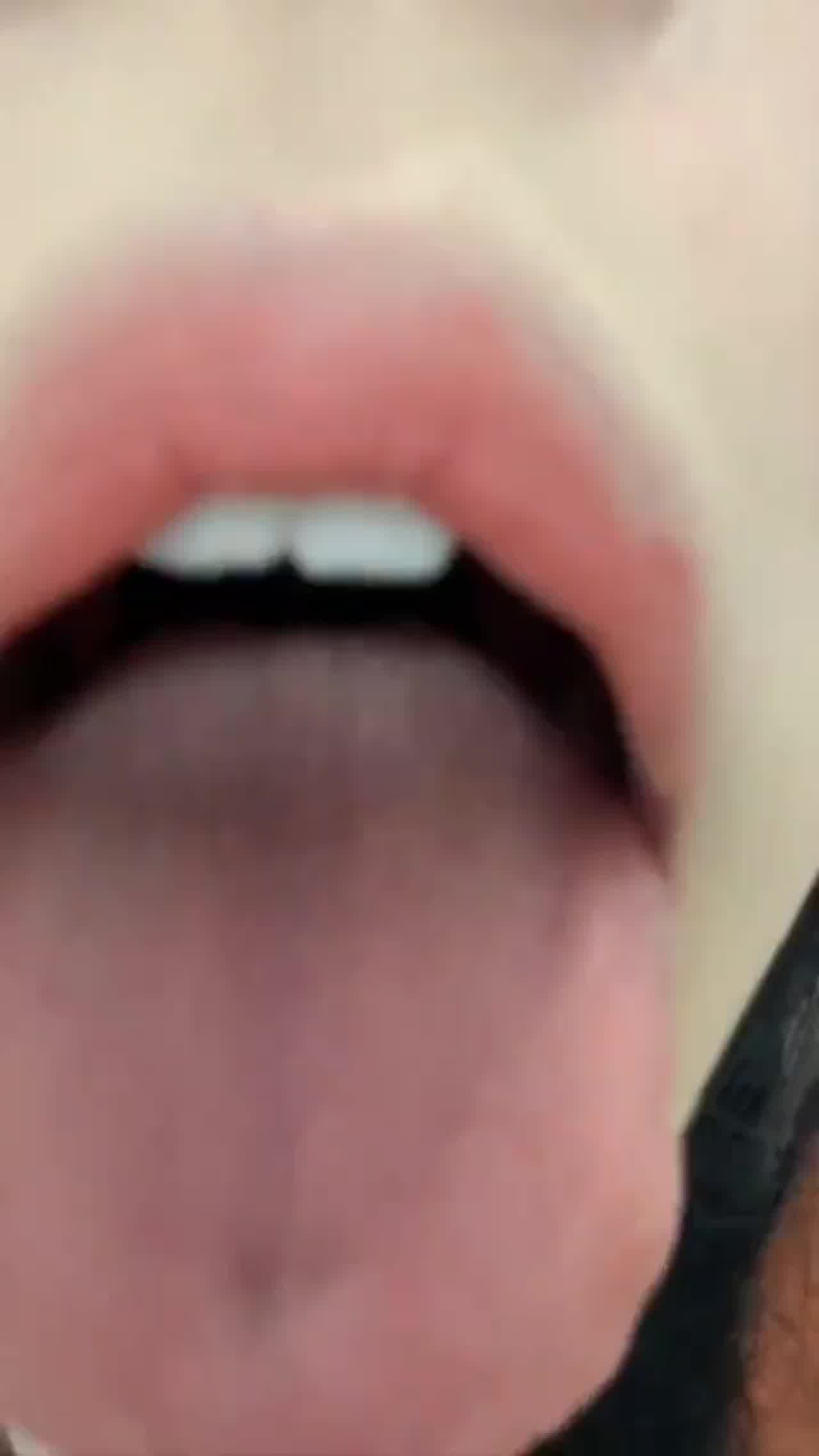  嫩妹帮哥哥舔鸡鸡这口活一定很爽 的剧照9