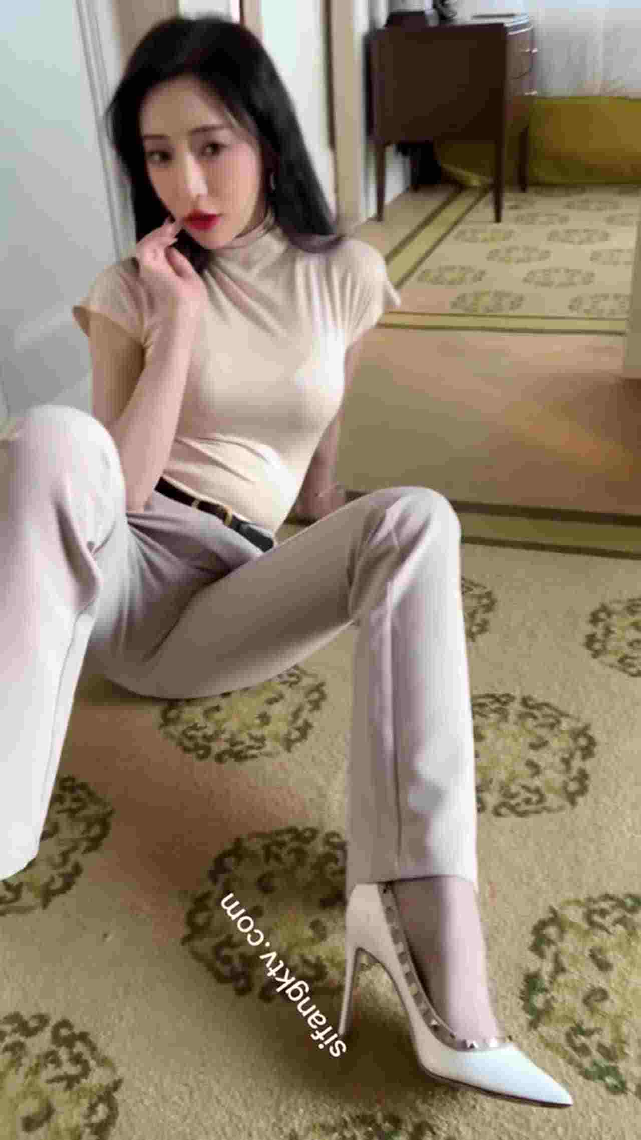  王馨瑶 性感长腿女模特性感写真拍摄现场 的剧照1