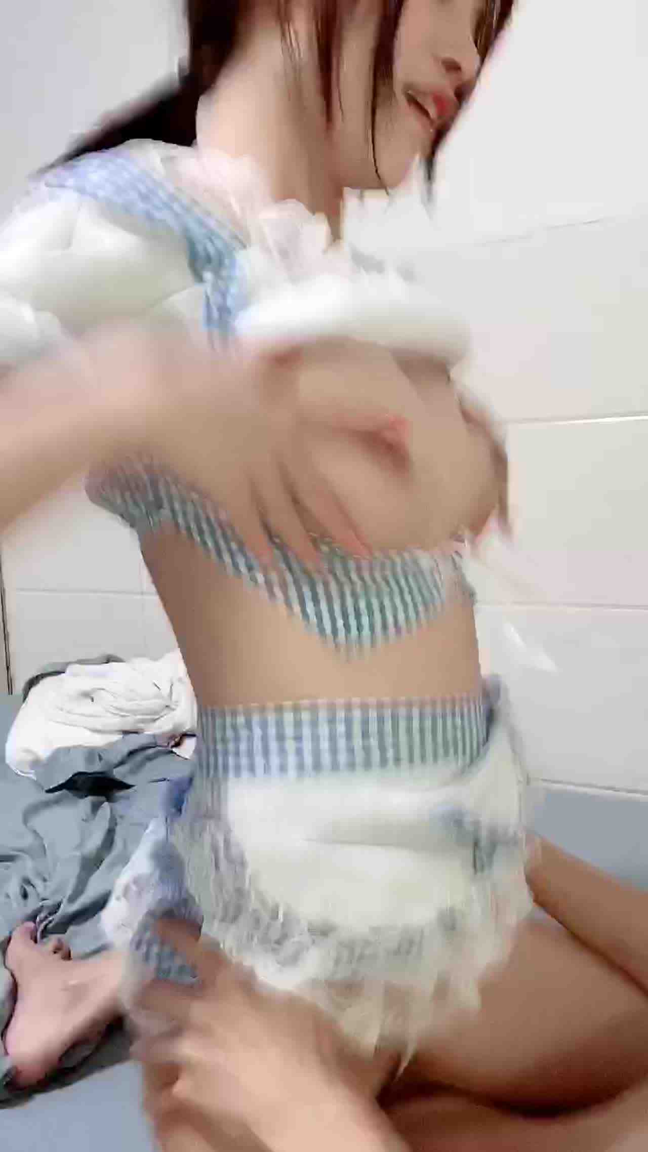  母狗女仆装的极致诱惑7 的剧照8