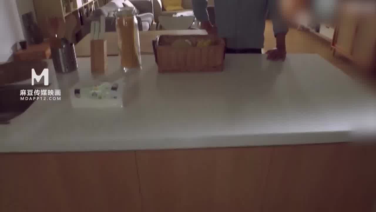  李蓉蓉 在大哥家偷操大嫂 的剧照6