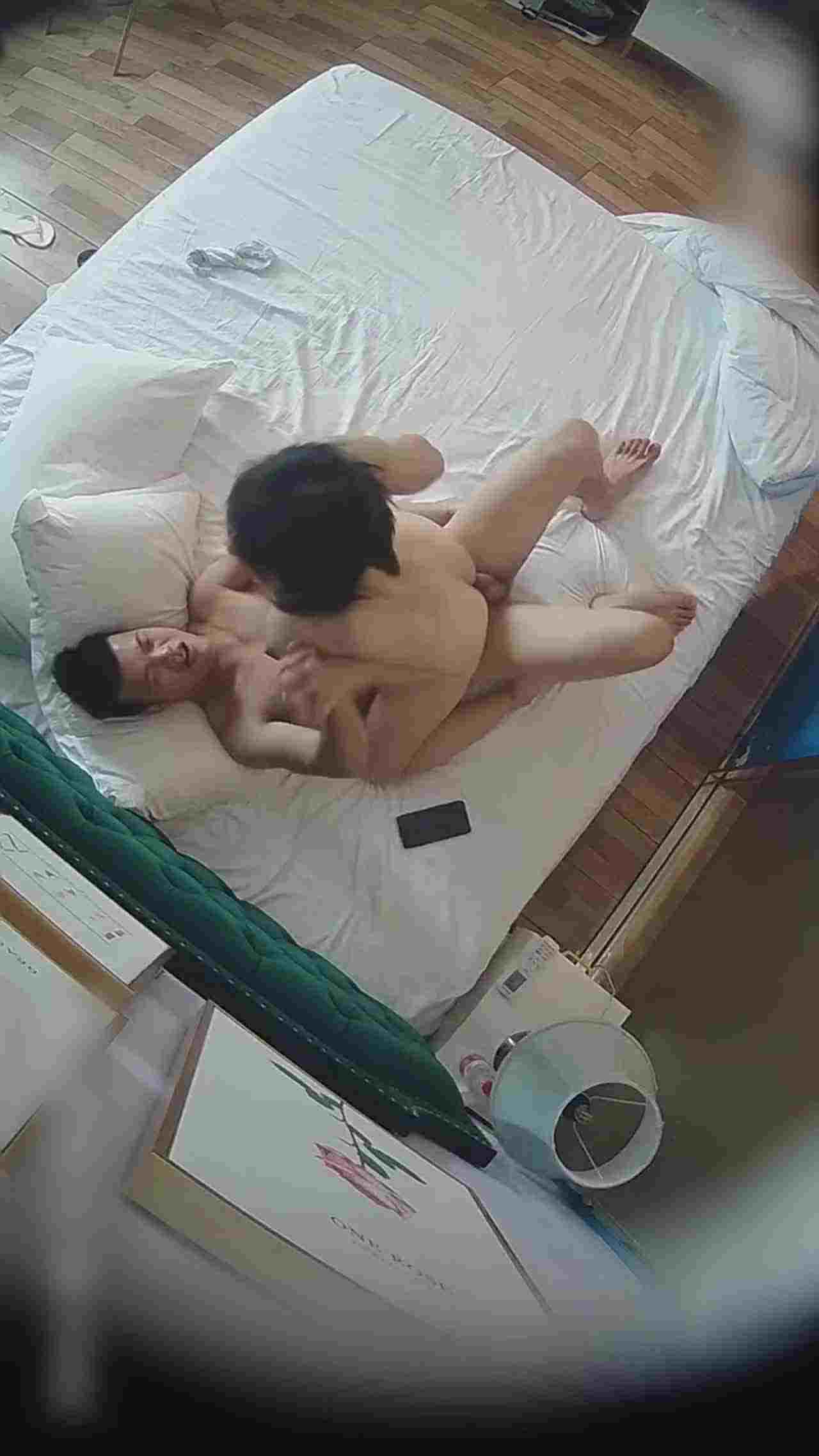  短视频 针孔摄影机偷拍情侣做爱 的剧照5