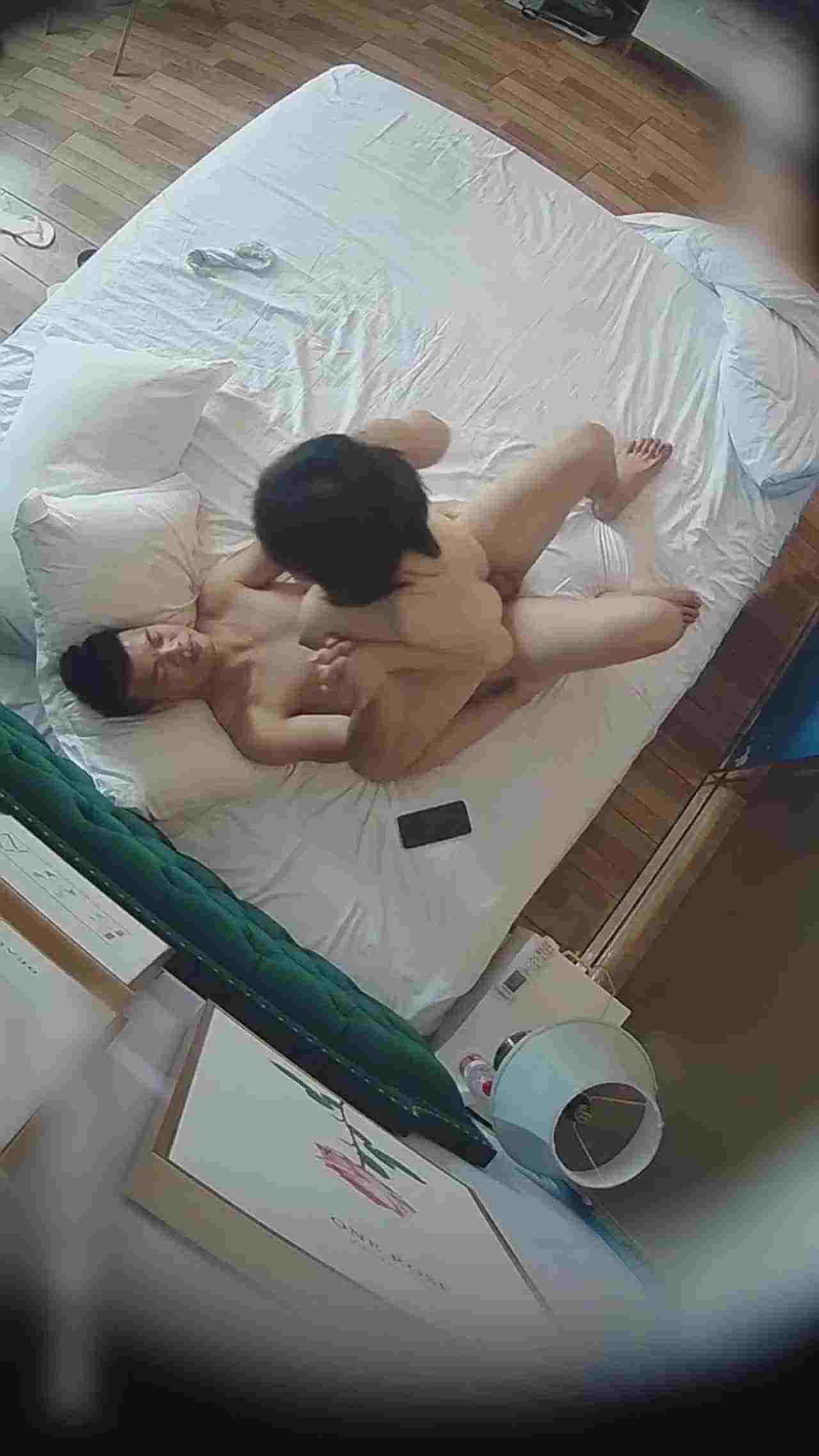  短视频 针孔摄影机偷拍情侣做爱 的剧照8