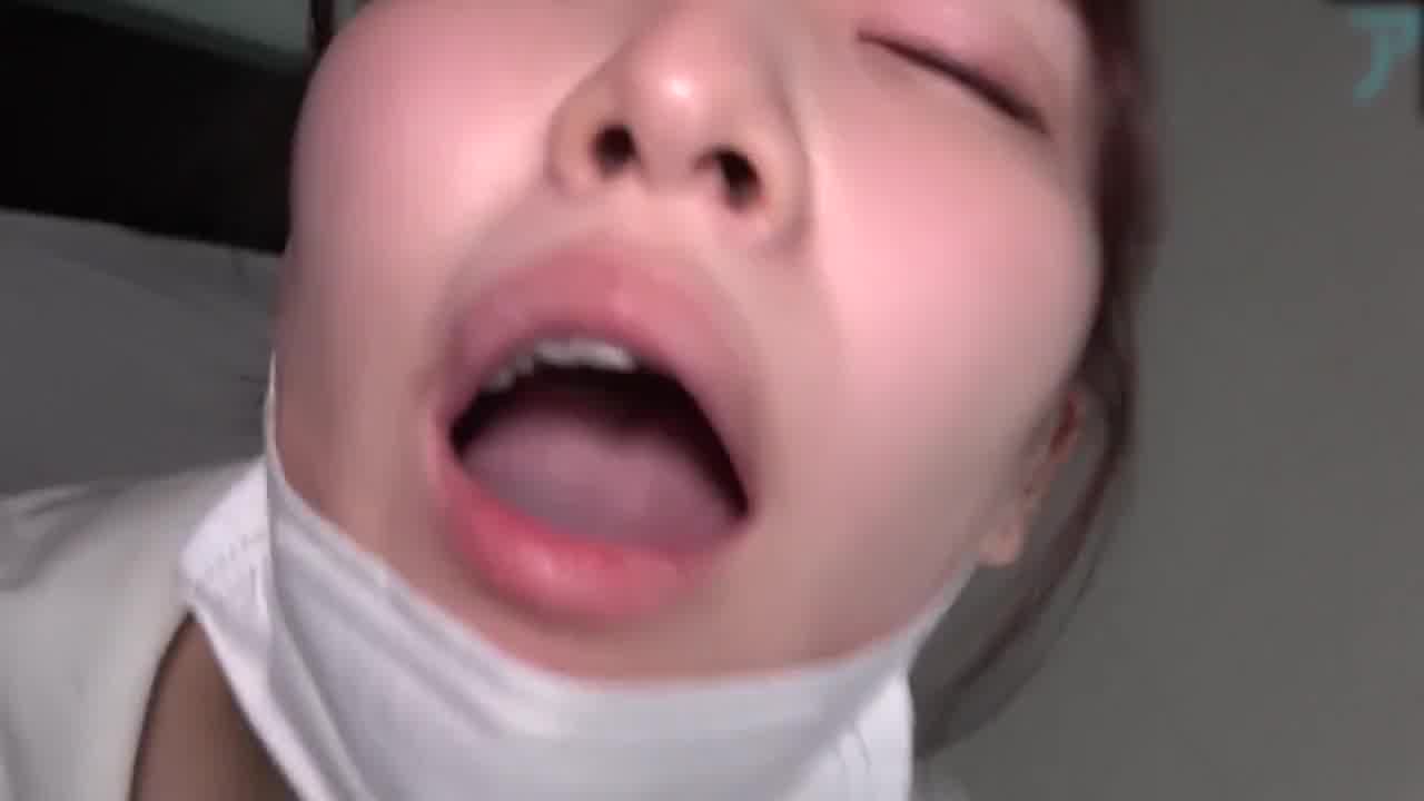  女学生口爆一轮 她默默给我吞下 的剧照5