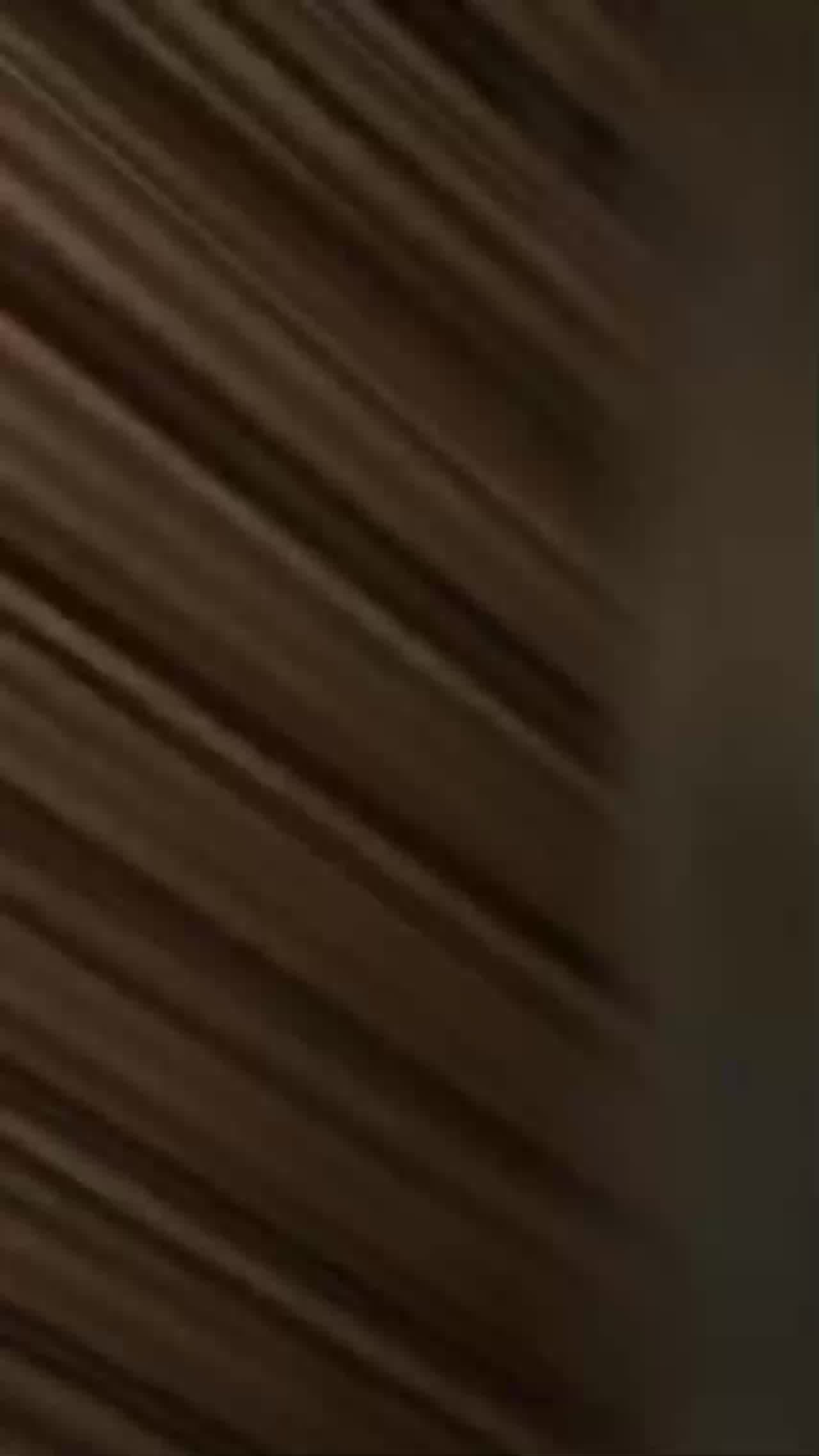  巨乳性感媳妇3P，真风骚绝代，‘怎么录’，录逼逼录大奶子，不太愿意露脸，最终还是漏了一下脸_美！ 的剧照7