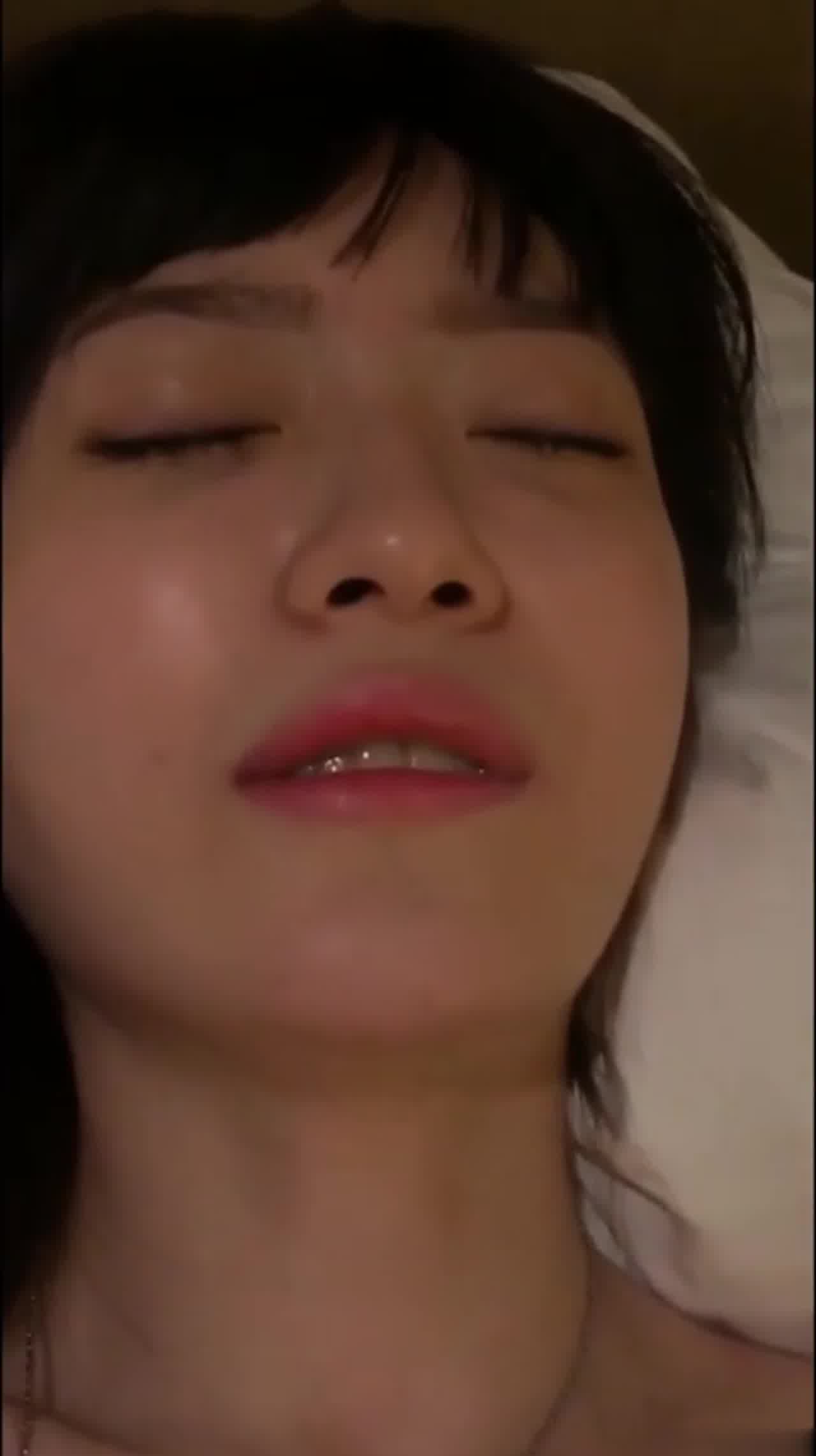  公主切正妹参加一场性爱盛宴 的剧照8