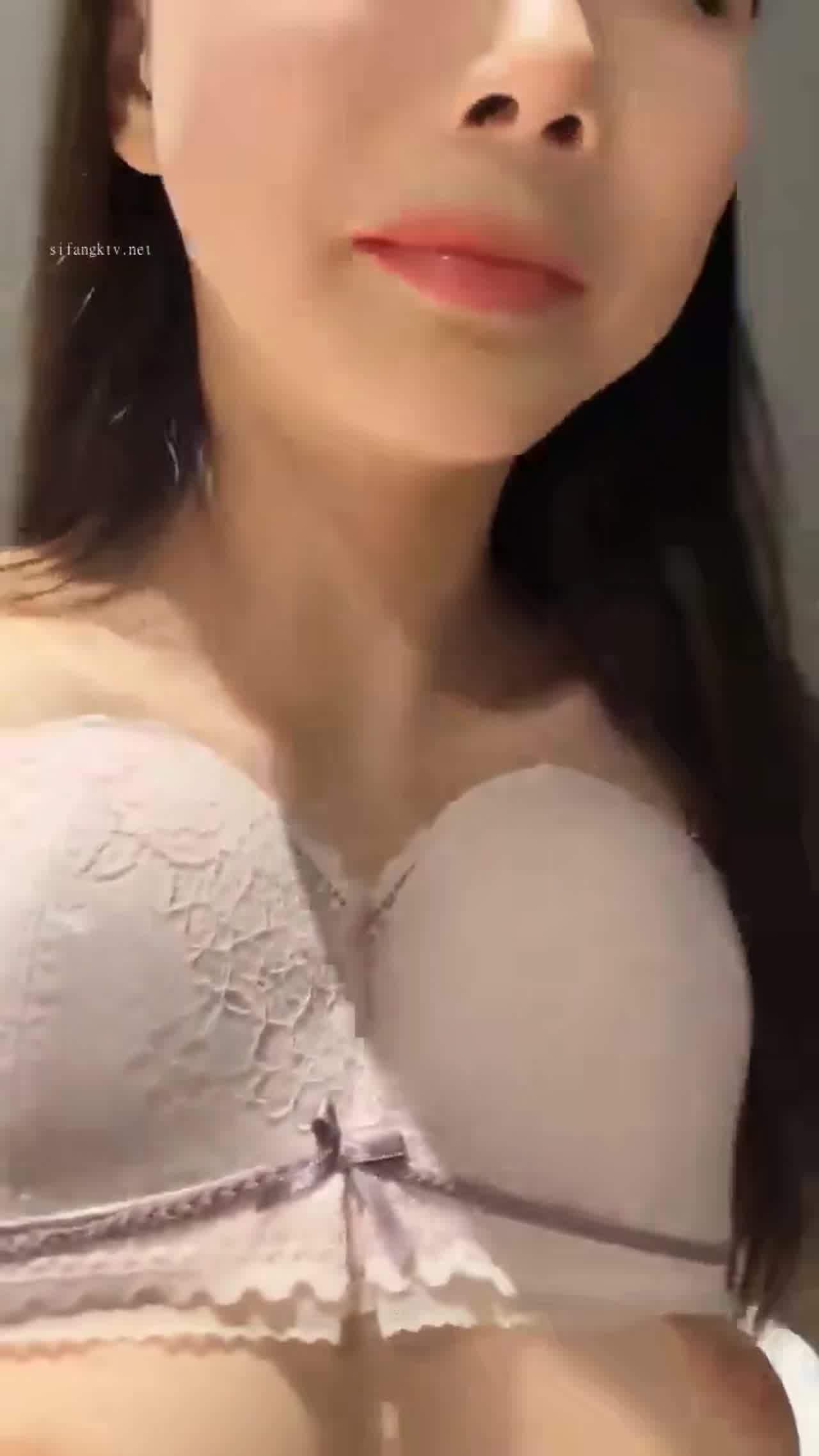  顶级颜值留学生【留学日记】 酒店约炮出轨男友 无套啪啪 的剧照2