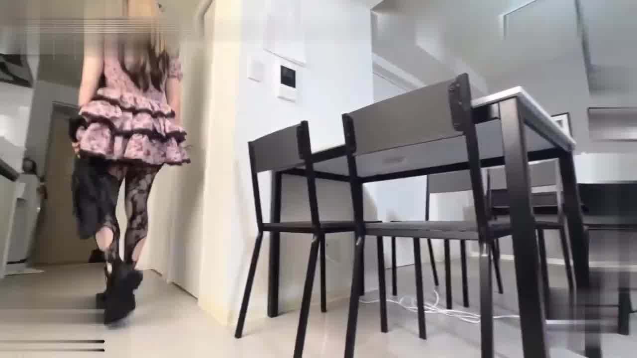  洛丽塔少女骚逼很痒要主人来操 的剧照6