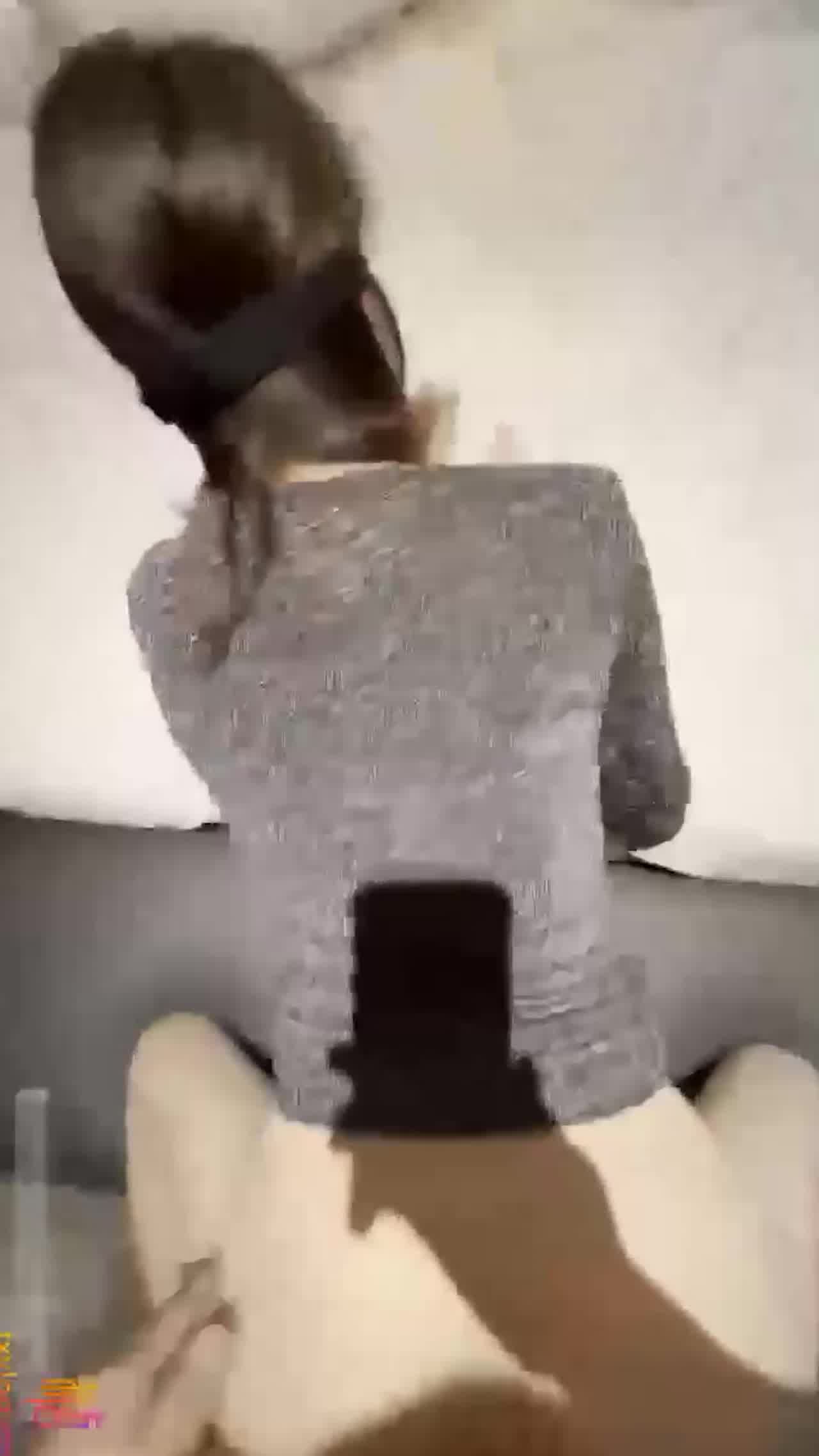  性感少妇在线勾精制服诱惑 的剧照6