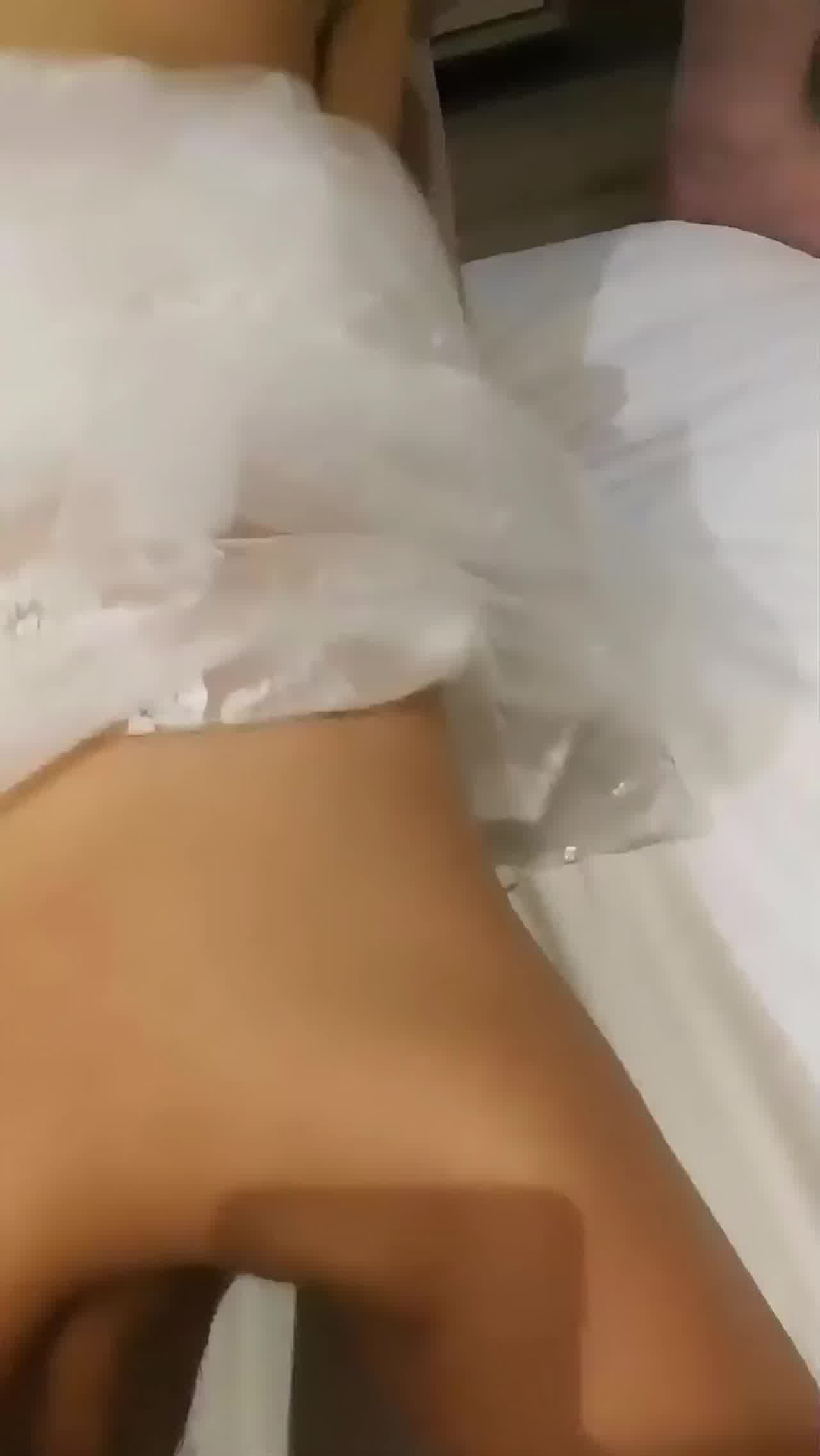  新娘婚礼当天被前男友啪啪 的剧照2