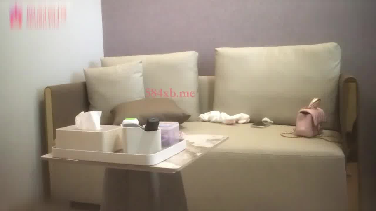  今天约了个休学在家的肉感妹妹，为了报复男友决定下海挣钱 的剧照6