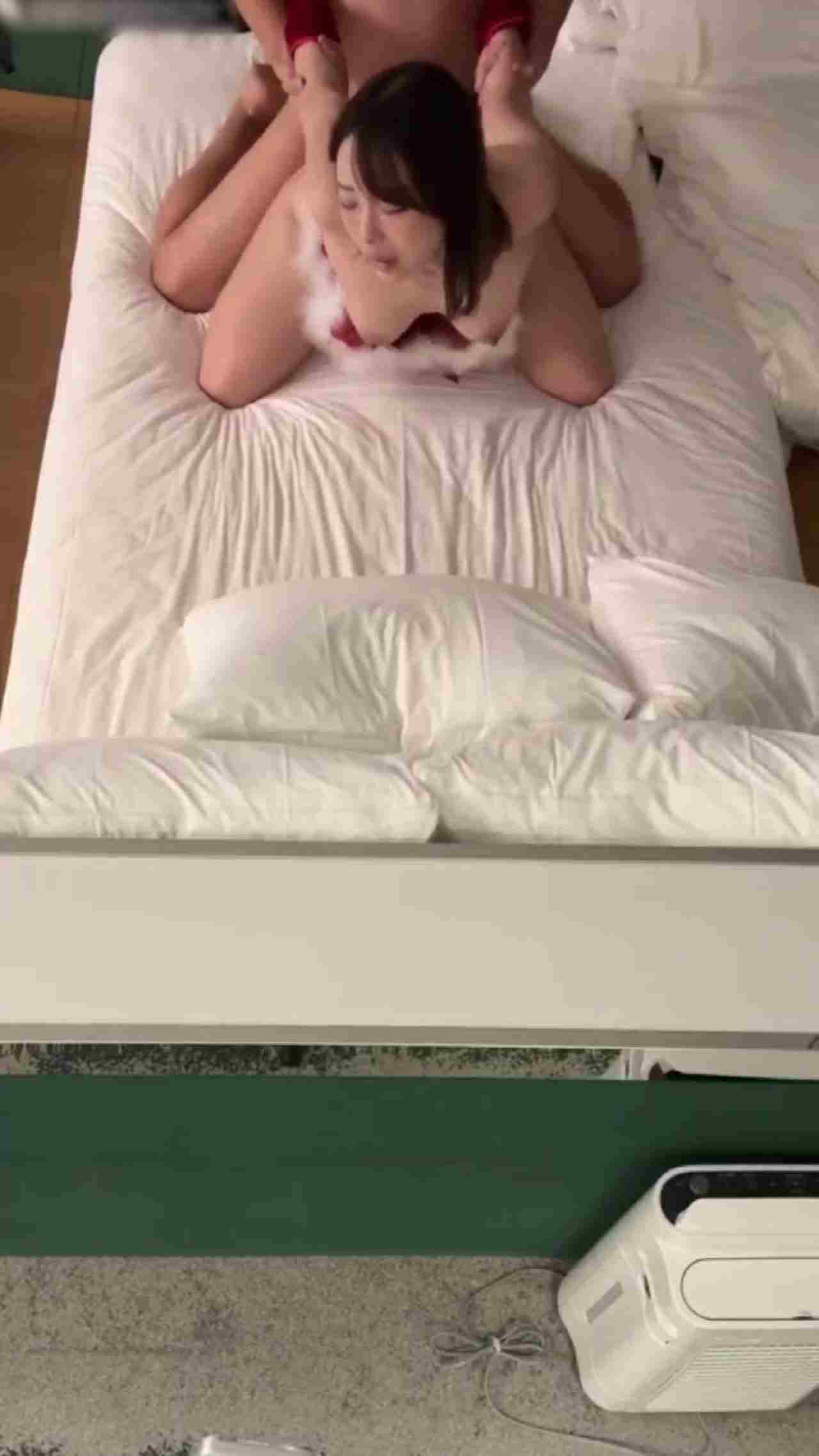  偷拍楼下大奶正妹约炮之旅 的剧照7