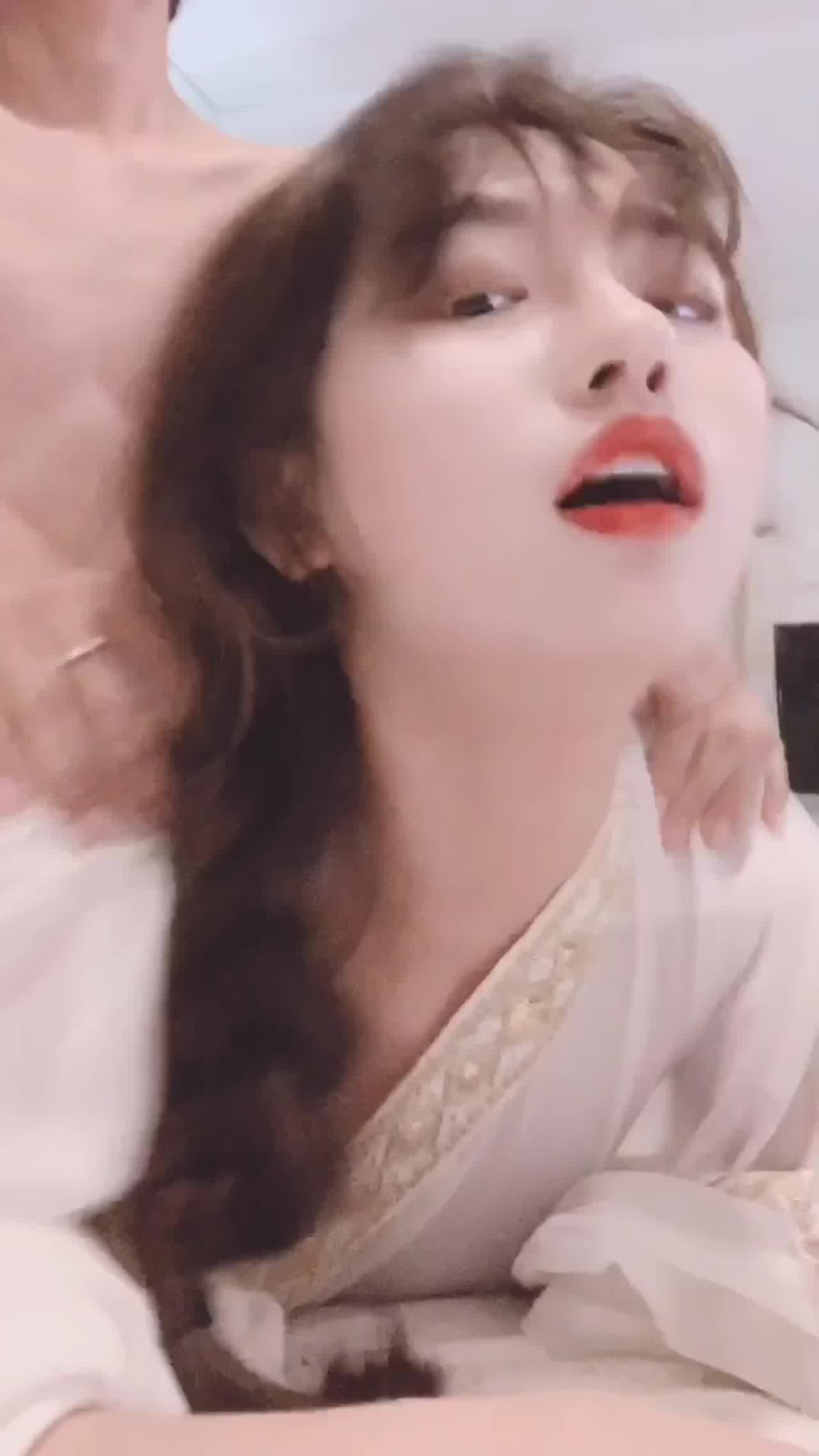  身材较好的美鲍女主，如果安排一场群p大战更刺激 的剧照3