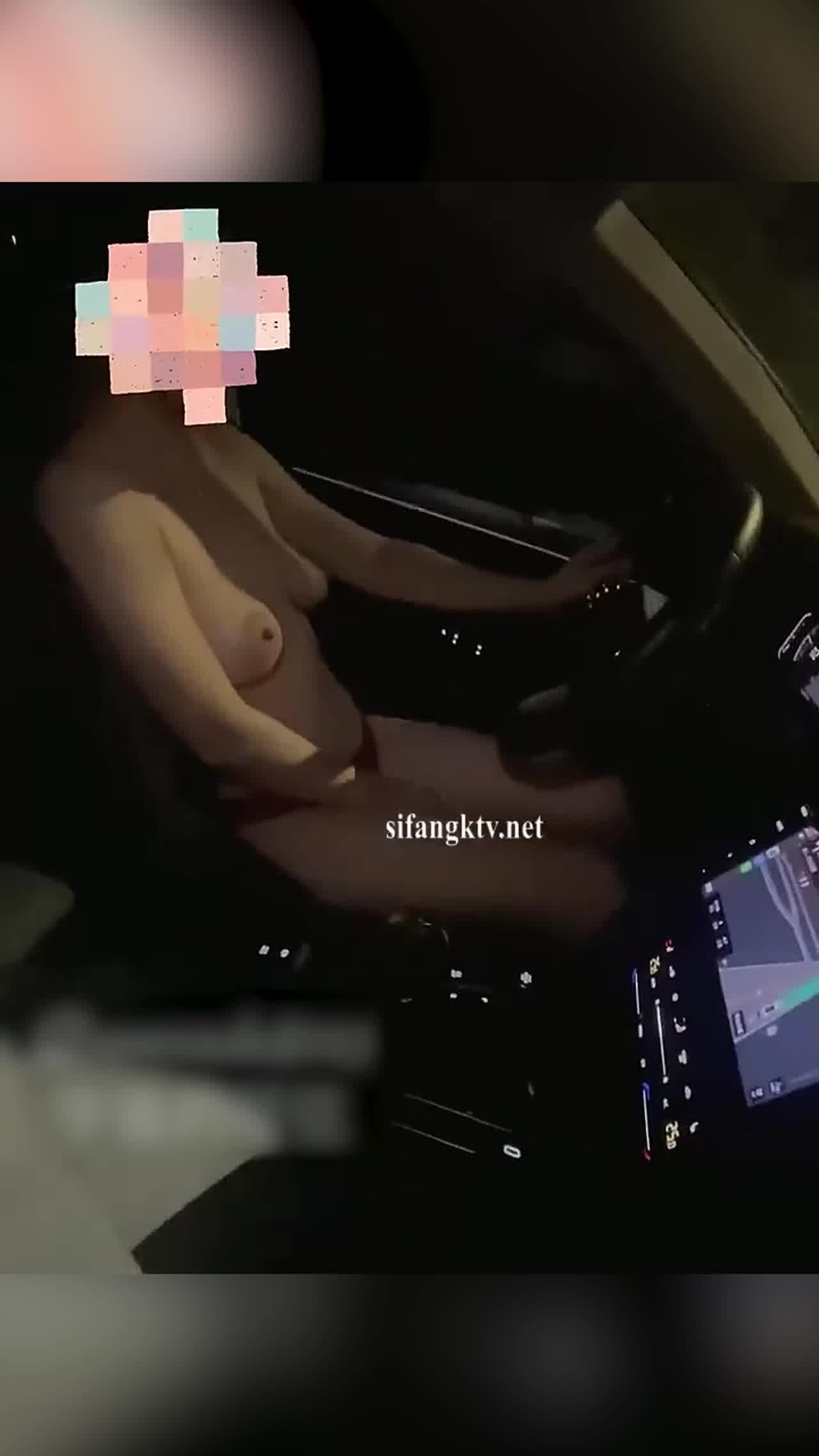  这个贱女人要跟我车震 裸体诱惑我 的剧照10