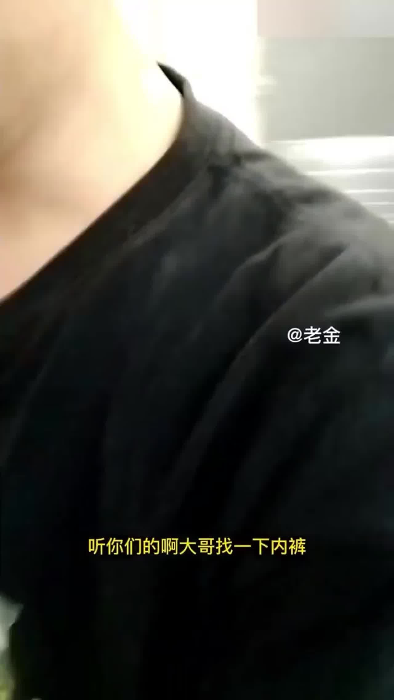  【给亲妈下药】海角热门骚逼老妈穿着黑丝去陪领导吃饭，回到家逼里黏糊糊的肯定是被操了 的剧照6